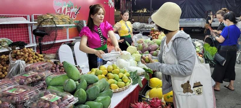 Từ "chợ quê" tới thương mại điện tử: Tiểu thương bắt nhịp chuyển đổi số để bứt phá