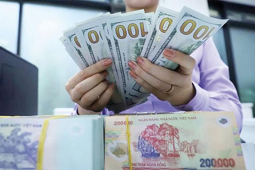 "Vững tay lái" trước sóng gió lãi suất toàn cầu