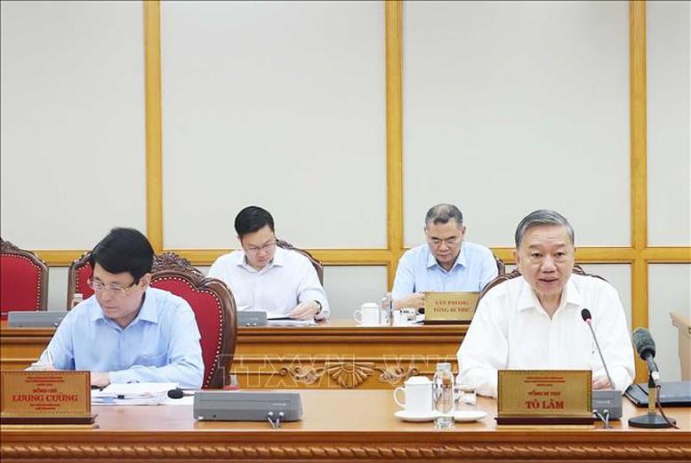 bo-chinh-tri-ban-bi-thu-hop-trien-khai-thuc-hien-sap-xep-to-chuc-bo-may-cua-he-thong-chinh-tri