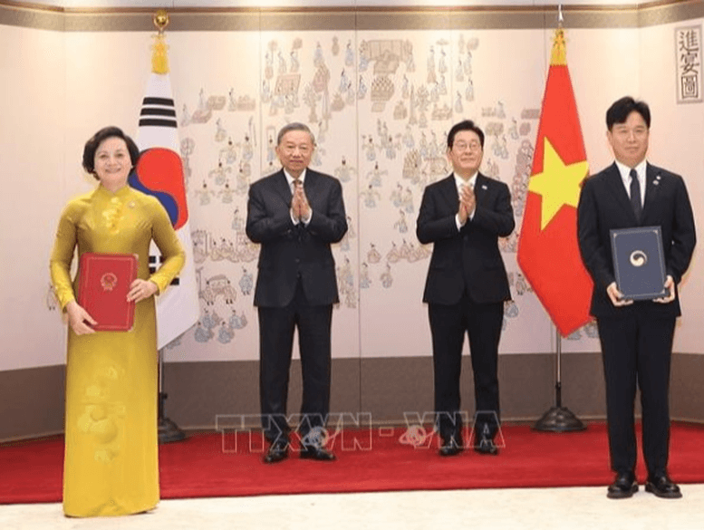 tong-bi-thu-to-lam-chung-kien-le-trao-cac-van-kien-hop-tac-viet-nam-han-quoc