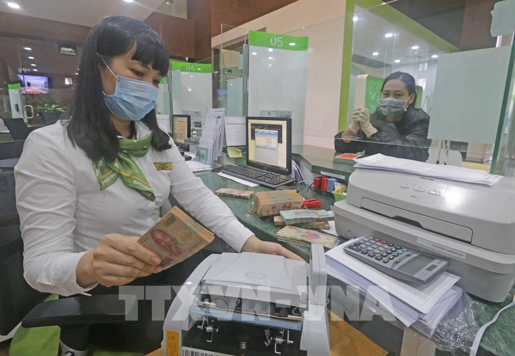 lai-suat-ngan-hang-tiep-tuc-nhich-tang