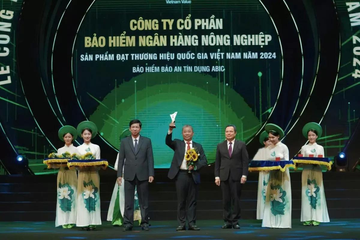 bao-hiem-agribank-nang-muc-chi-tra-bao-an-tin-dung-len-1-ty-dong-khach-hang-luon-duoc-bao-ve-tot-nhat