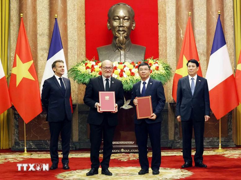 evnnpt-va-afd-ky-thoa-thuan-mo-ronghien-dai-hoa-luoi-truyen-tai-dien