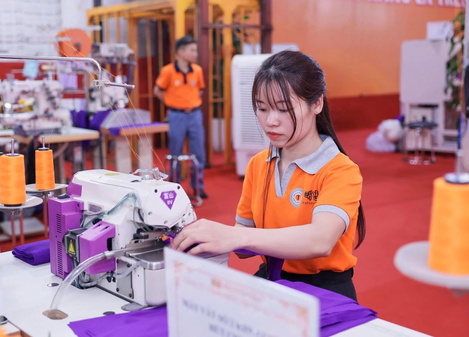 Dệt may đối mặt áp lực mới: Giá nguyên liệu tăng cao, chi phí nhân công ngày càng lớn