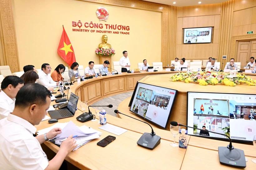 tang-cuong-lam-viec-voi-doi-tac-hoa-ky-de-hien-thuc-hoa-cac-thoa-thuan-da-ky-ket