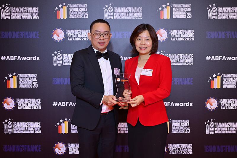 techcombank-duoc-vinh-danh-ngan-hang-ban-le-noi-dia-tot-nhat-viet-nam-2025-4-nam-lien-tiep