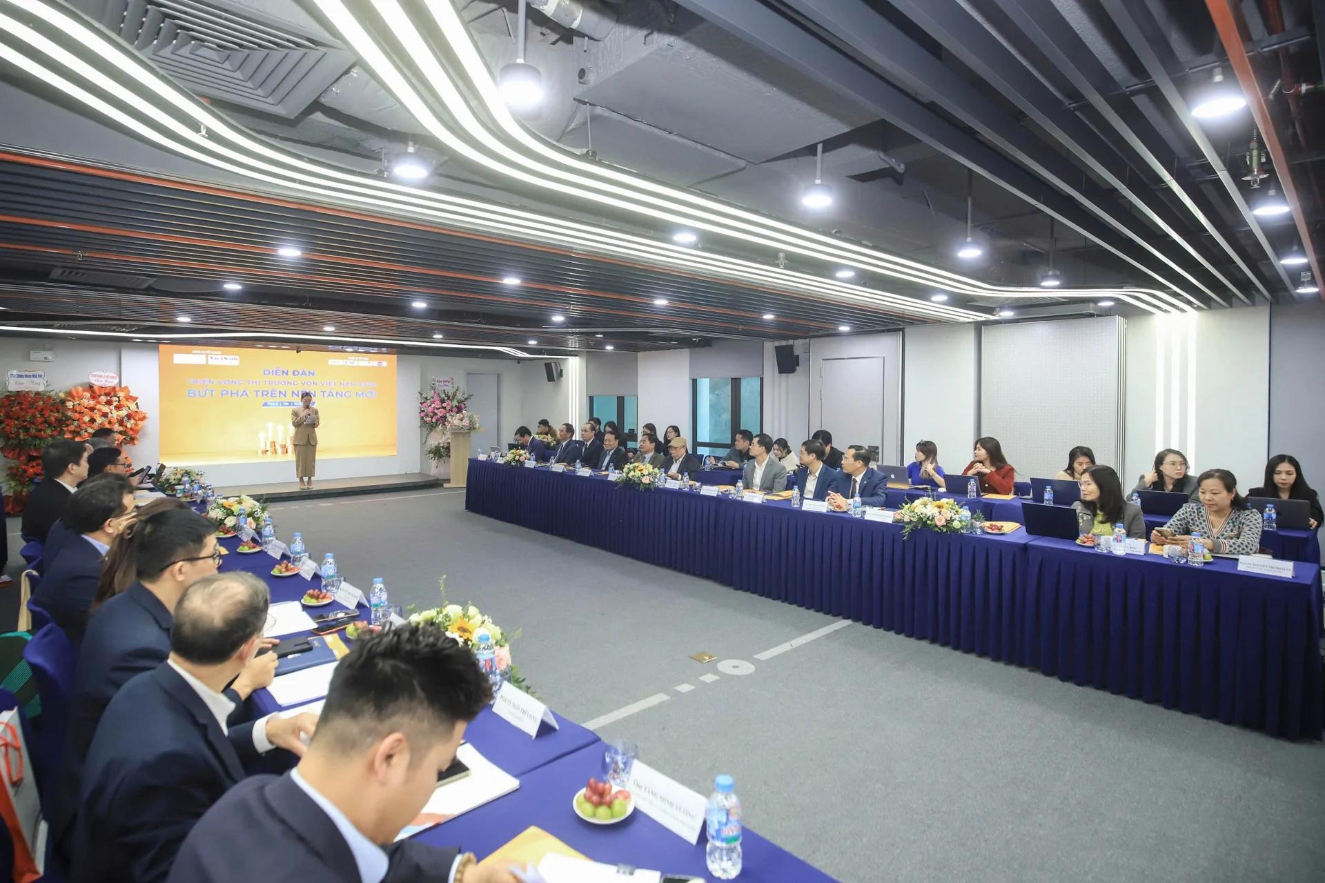 'Muốn đón dòng vốn lớn cần đẩy nhanh cổ phần hoá, niêm yết DNNN'