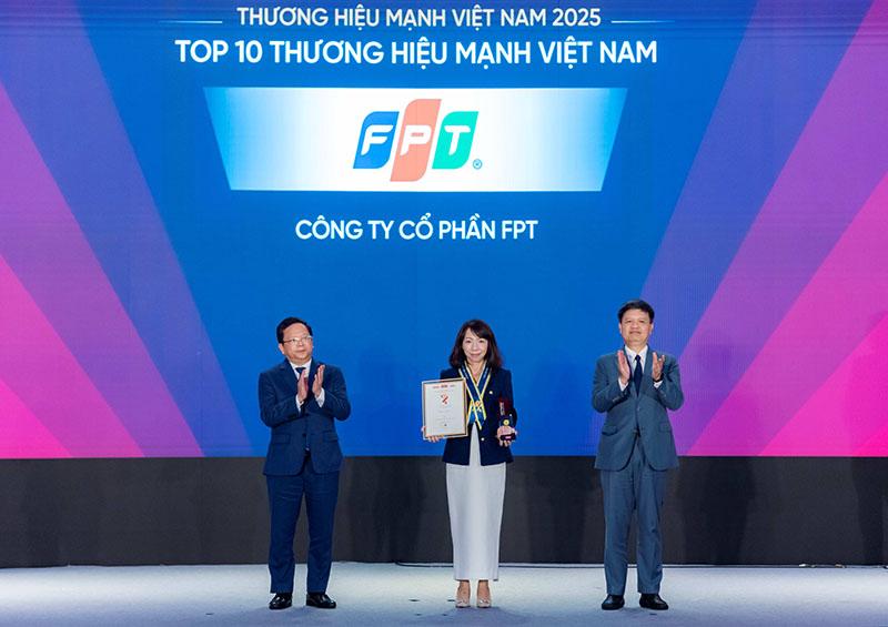 Dẫn dắt ngành kinh tế trọng điểm, FPT lọt Top 10 thương hiệu mạnh Việt Nam