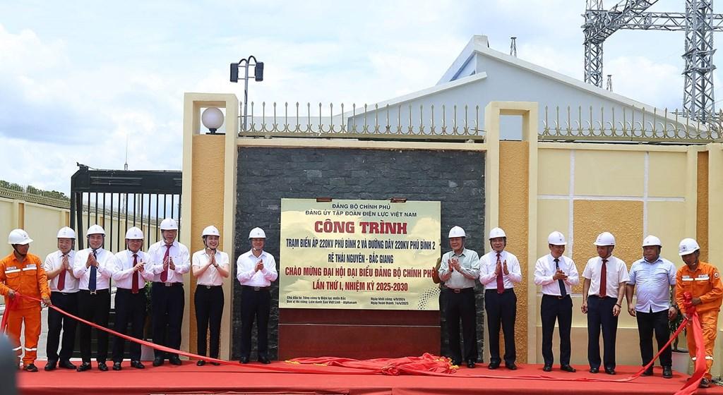 Điện lực miền Bắc gắn biển hai công trình điện trọng điểm tại Thái Nguyên