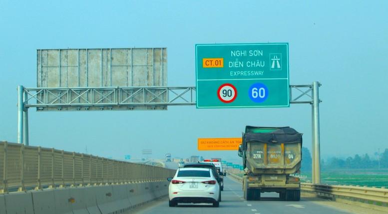 thu-phi-su-dung-duong-bo-tai-5-tuyen-cao-toc-tu-13