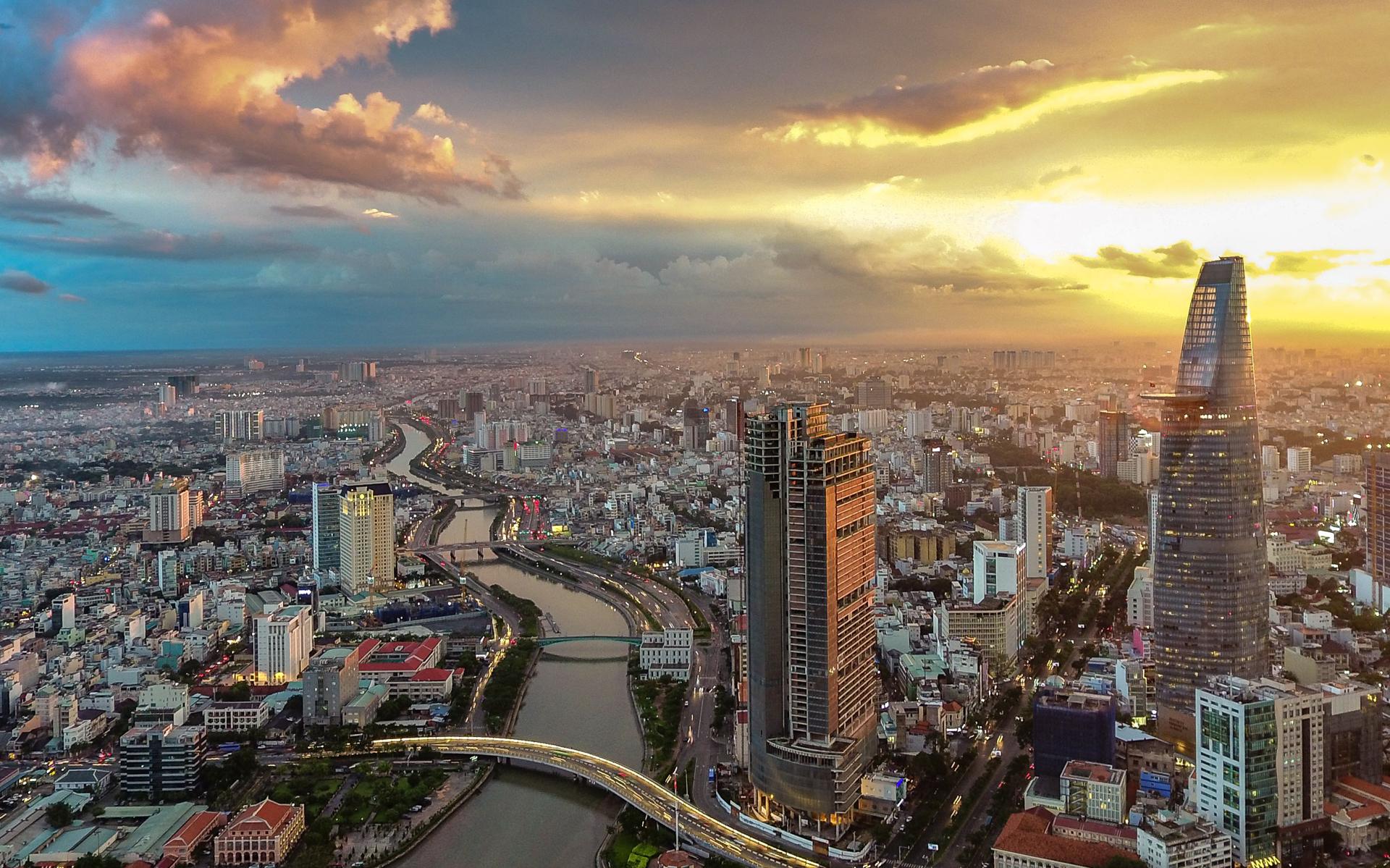 'Chính phủ thực hiện các chương trình lớn, đưa Việt Nam thoát bẫy thu nhập trung bình'