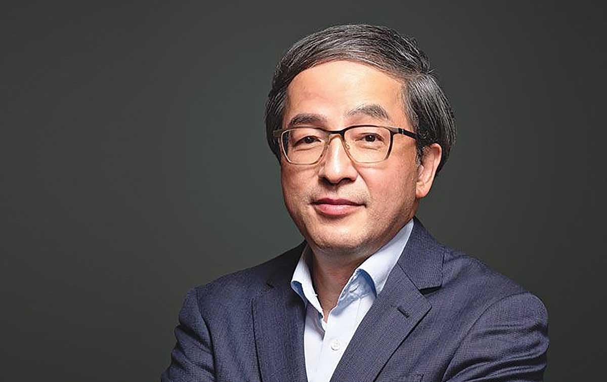 ong-eric-chen-pho-chu-tich-cap-cao-asus-dung-ban-ai-hay-ban-gia-tri