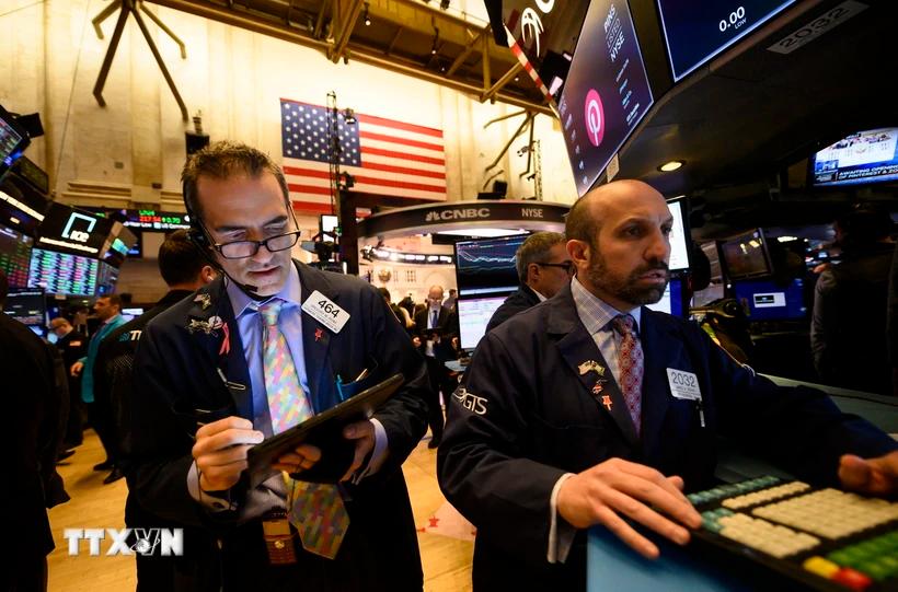 chi-so-nasdaq-va-sp-500-lai-lap-dinh-moi-nho-da-tang-cua-co-phieu-cong-nghe