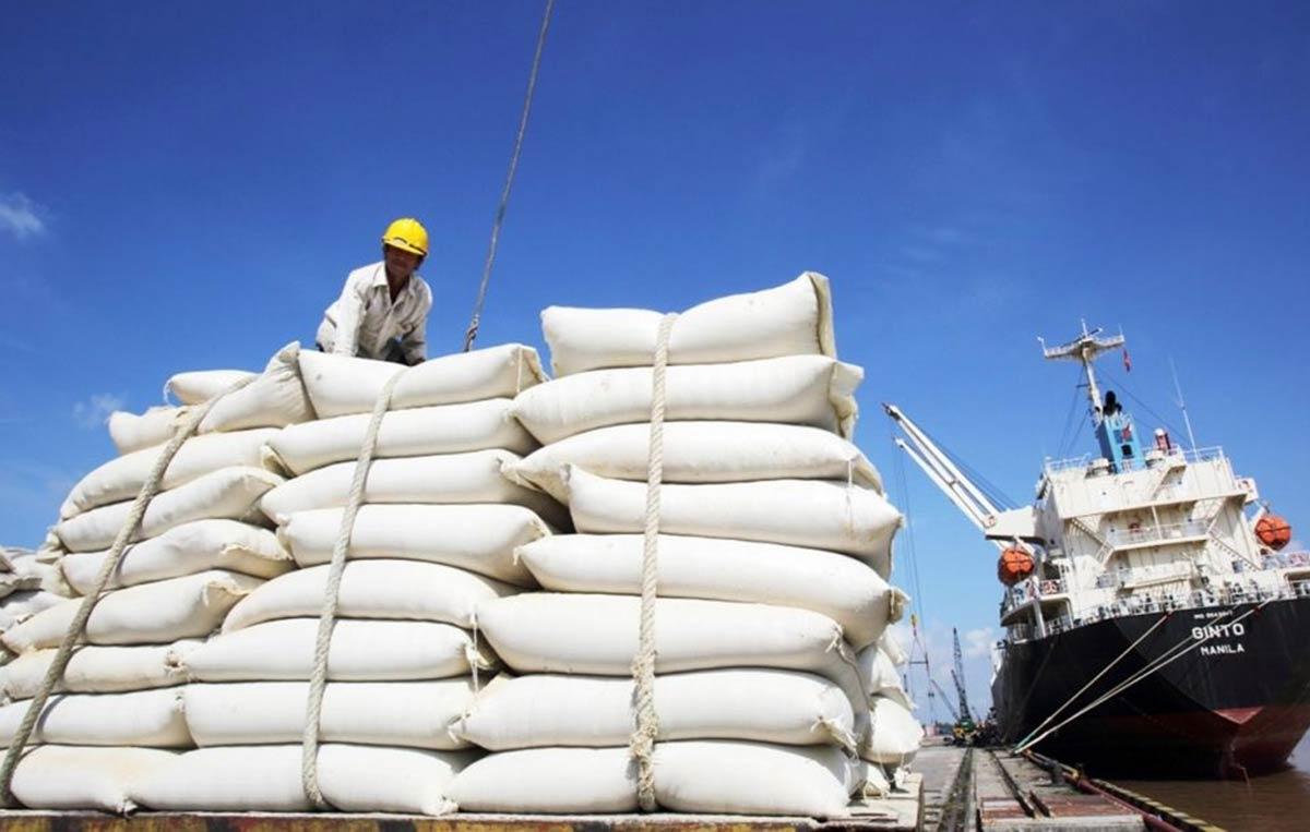 Sức ép từ thuế đối ứng Mỹ, xuất khẩu nửa đầu tháng 8/2025 giảm 13,5%