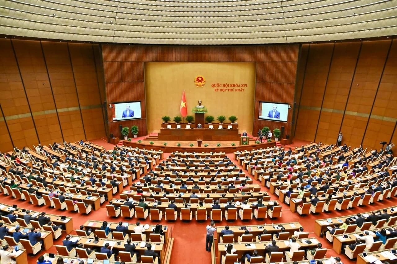 ky-hop-thu-nhat-quoc-hoi-khoa-xvi-khoi-dau-the-che-cho-mot-viet-nam-tu-cuong-hoi-nhap-va-phat-trien-ben-vung