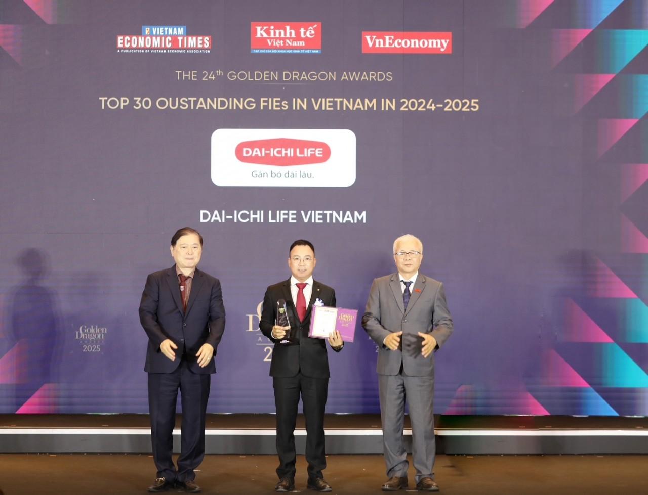 Dai-ichi Life Việt Nam vinh dự nhận “Giải thưởng Rồng Vàng 2025 – Doanh nghiệp Chuyển đổi số tiêu biểu”