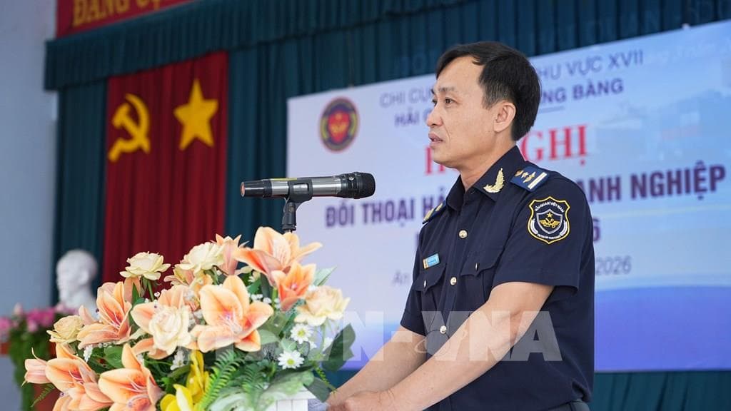 Hải quan đối thoại gần 100 doanh nghiệp tháo gỡ khó khăn cho xuất nhập khẩu