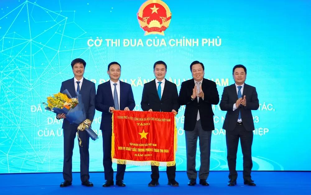 10 dấu ấn của Tập đoàn Xăng dầu Việt Nam năm 2024