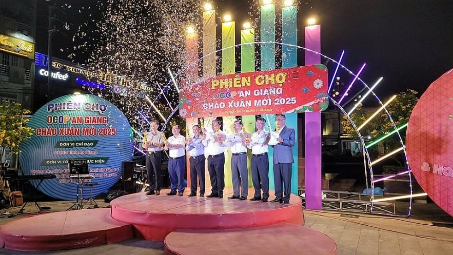 hon-700-san-pham-gop-mat-tai-phien-cho-ocop-an-giang-chao-xuan-moi-2025