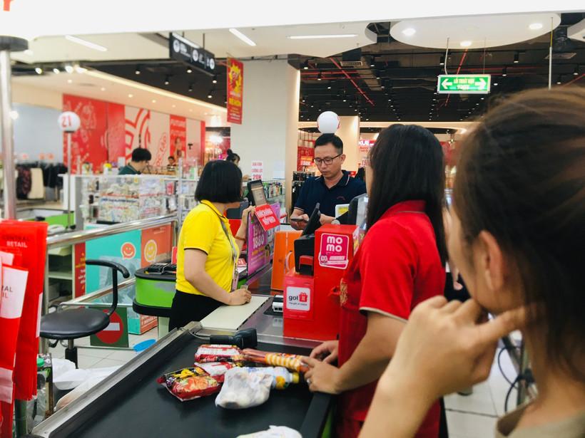 Người Việt mạnh tay chi tiêu khiến tổng bán lẻ và dịch vụ tiêu dùng tăng vọt