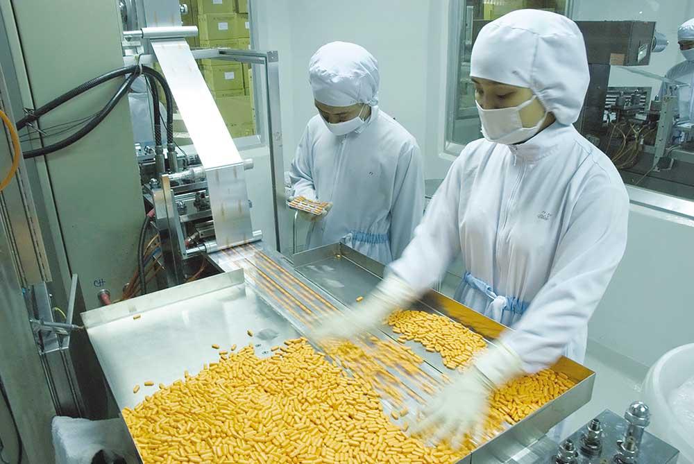 Khối ngoại M&A “gom hàng” dược phẩm, y tế