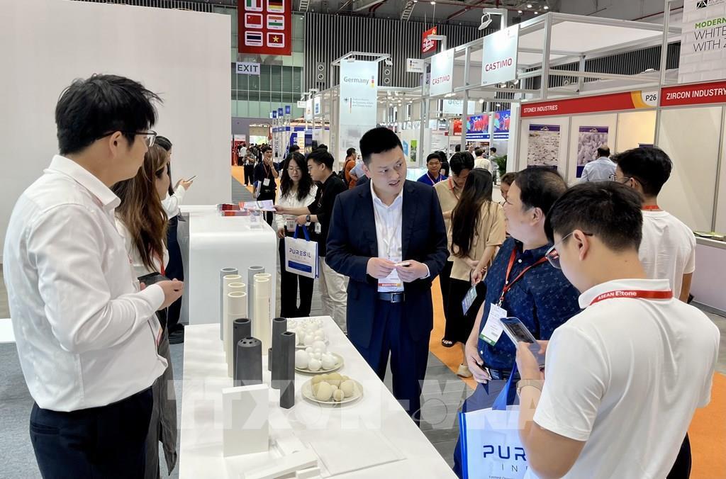 hon-300-doanh-nghiep-tham-gia-trien-lam-quoc-te-asean-ve-nganh-gom-su-va-da