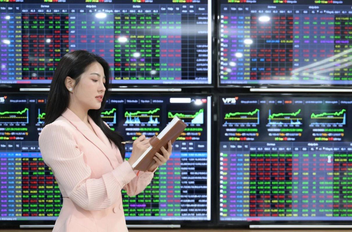 Hoàn thiện khung pháp lý giám sát đáp ứng yêu cầu quản lý thị trường chứng khoán trong giai đoạn mới