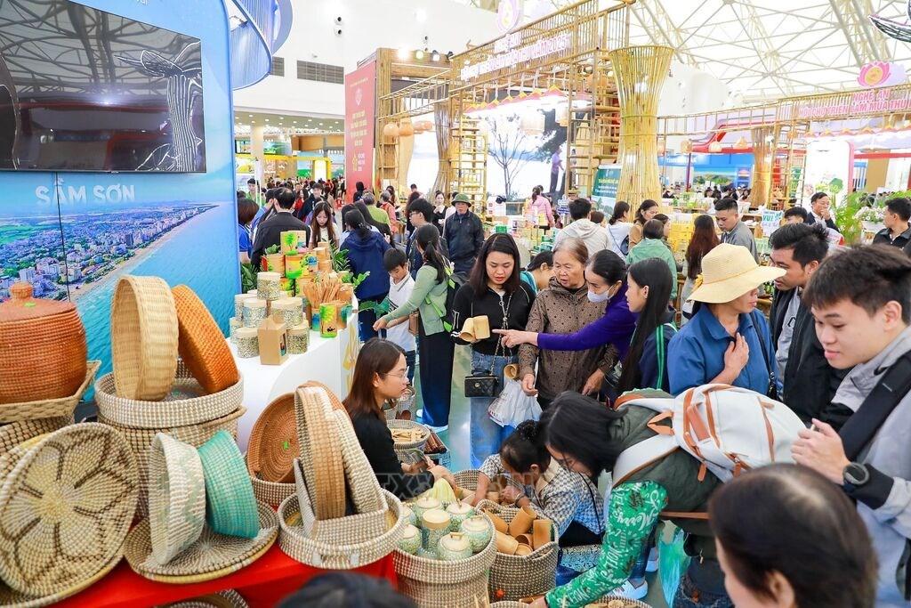 Hội chợ Mùa Xuân: Không gian kết nối thương hiệu Việt