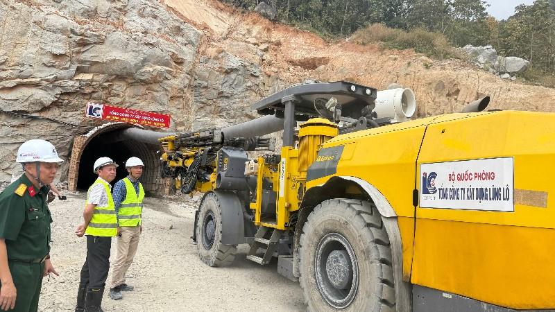 Thi đua lao động, bám sát tiến độ Thủy điện tích năng Bác Ái