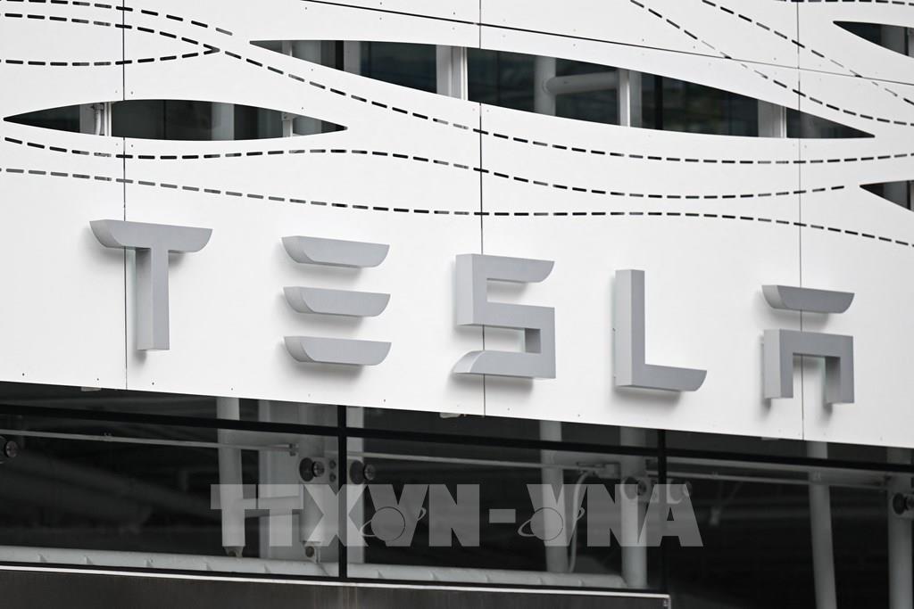 Cổ phiếu Tesla lao dốc trước nguy cơ bị cắt trợ cấp