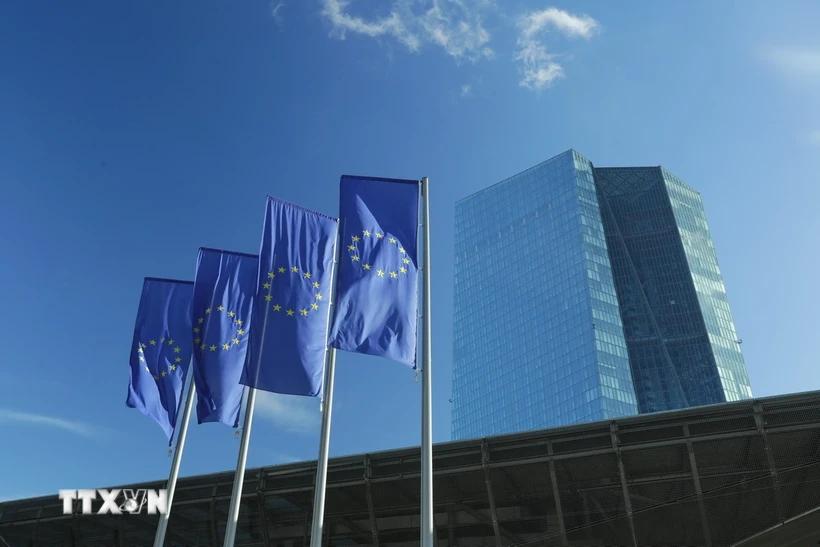 ngan-hang-trung-uong-chau-au-muc-tieu-lam-phat-2-trong-tam-tay