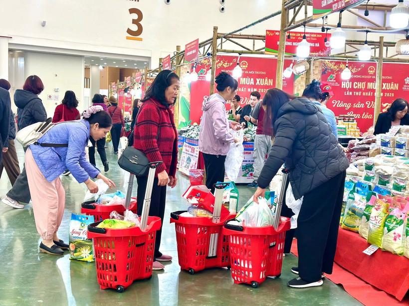 co-hoi-tham-quan-trai-nghiem-tim-hieu-nhieu-san-pham-moi-tai-hoi-cho-mua-xuan