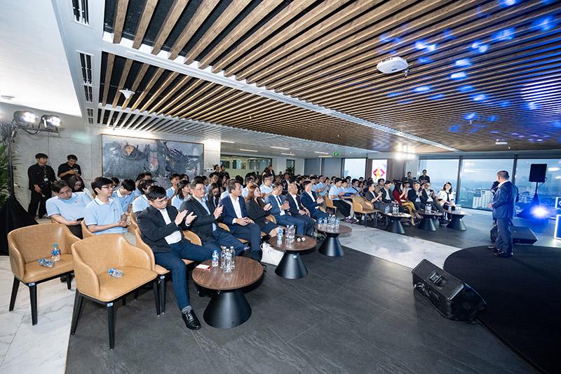 Techcombank chào đón nhân tài "A.I thực chiến" tham quan trụ s