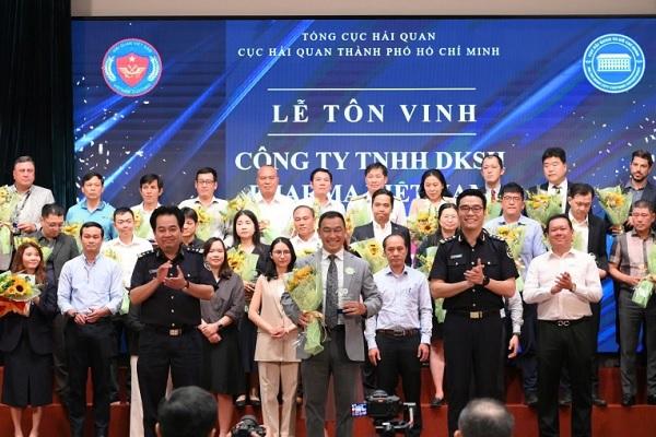 ton-vinh-37-hiep-hoi-doanh-nghiep-tieu-bieu-trong-hoat-dong-xuat-nhap-khau-nam-2024