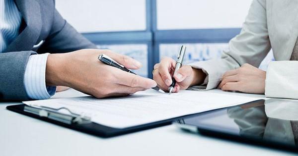 co-duoc-ky-hop-dong-lao-dong-ngat-quang