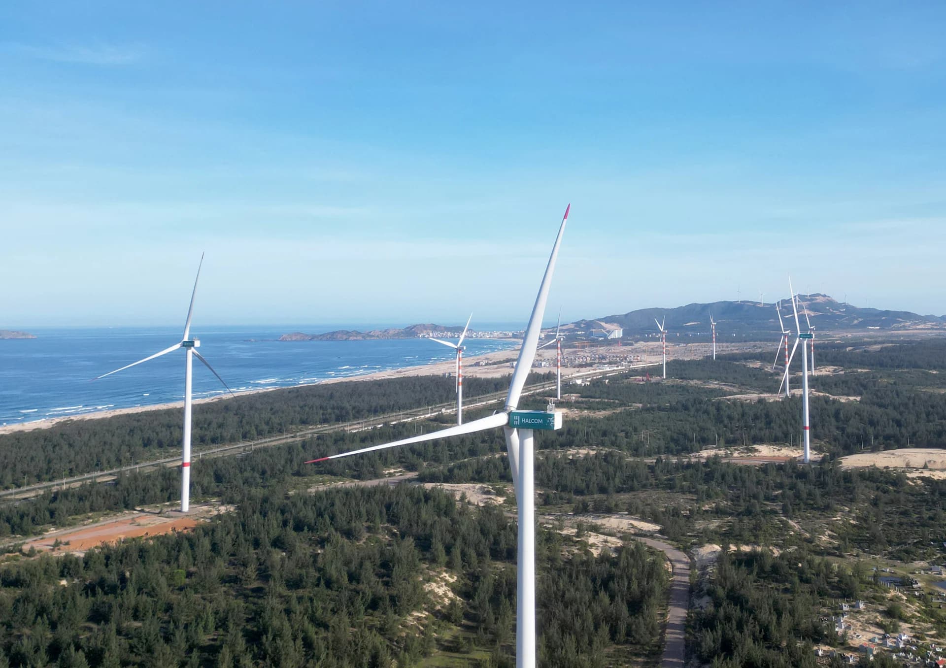 doanh-nghiep-singapore-muon-tham-gia-du-an-dien-gio-nghin-ty-tai-gia-lai