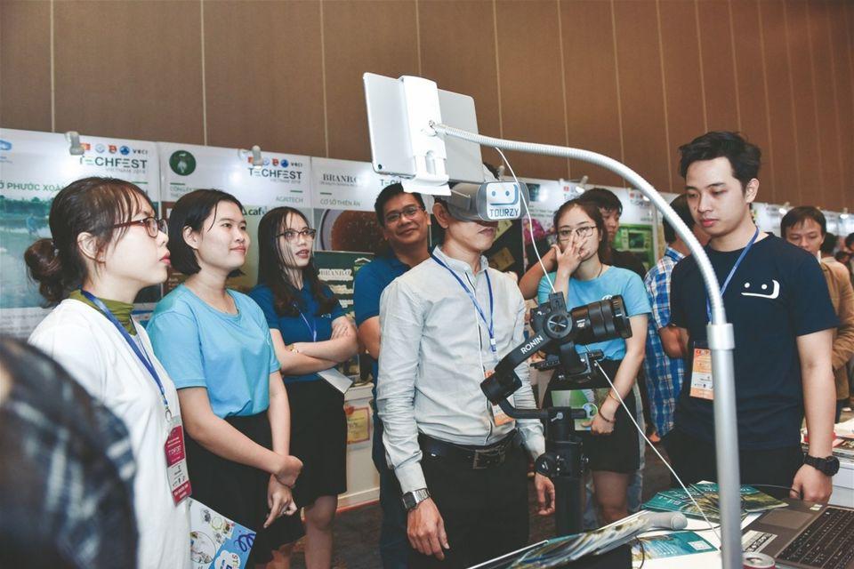 thuc-day-khoi-nghiep-doi-moi-sang-tao-kien-tao-tu-the-che-chinh-sach