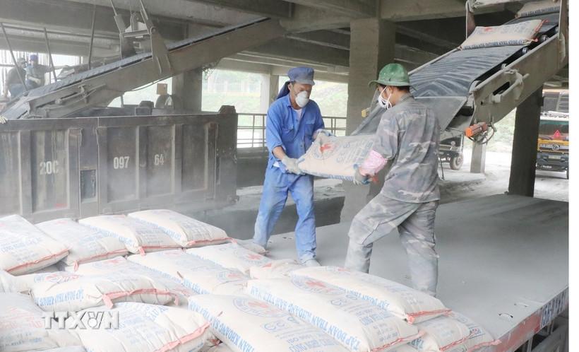 vat-lieu-xay-dung-tang-gia-don-ganh-nang-len-cac-cong-trinh-thi-cong