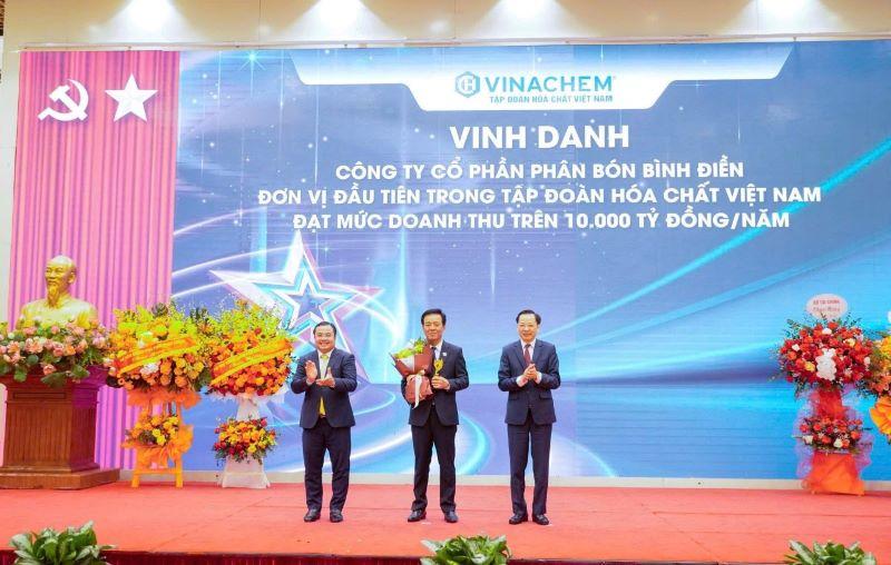 dan-dau-doanh-thu-tap-doan-hoa-chat-viet-nam-phan-bon-binh-dien-khang-dinh-vi-the-nho-chien-luoc-xanh-hoa-va-so-hoa