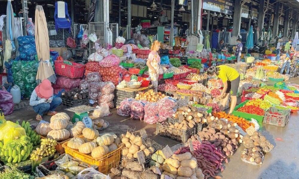khach-giam-va-chu-sap-ban-cam-chung-tphcm-thanh-loc-cho-truyen-thong