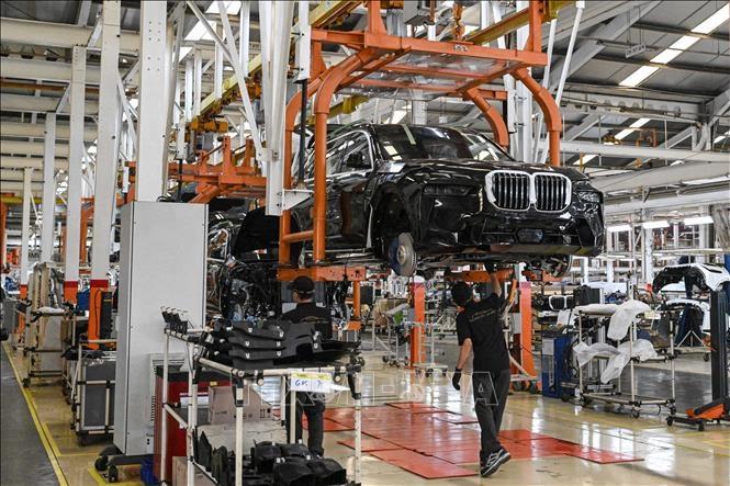 nhieu-cong-ty-duc-chuyen-san-xuat-ra-nuoc-ngoai-vi-thue-quan-my