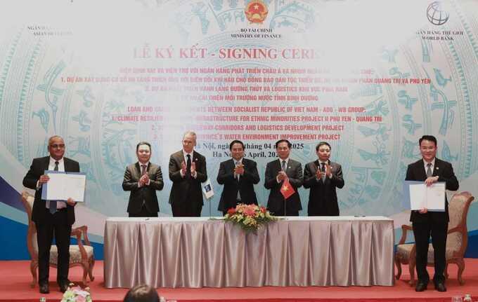 wb-adb-cho-viet-nam-vay-vien-tro-gan-400-trieu-usd-de-cai-thien-moi-truong-phat-trien-ha-tang