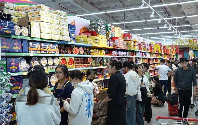 Mùng 4 Tết Bính Ngọ 2026: Thị trường hàng hóa 'vào guồng' trở lại