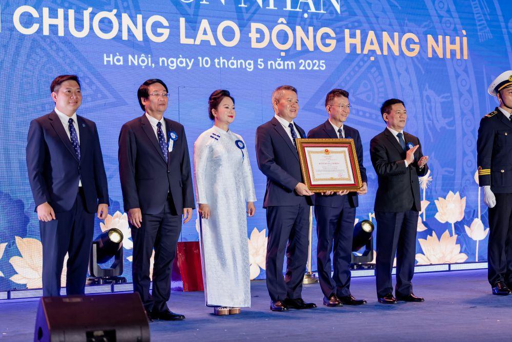 he-lo-hanh-trinh-but-pha-thoat-am-von-so-huu-cua-ong-lon-hang-hai-viet-nam
