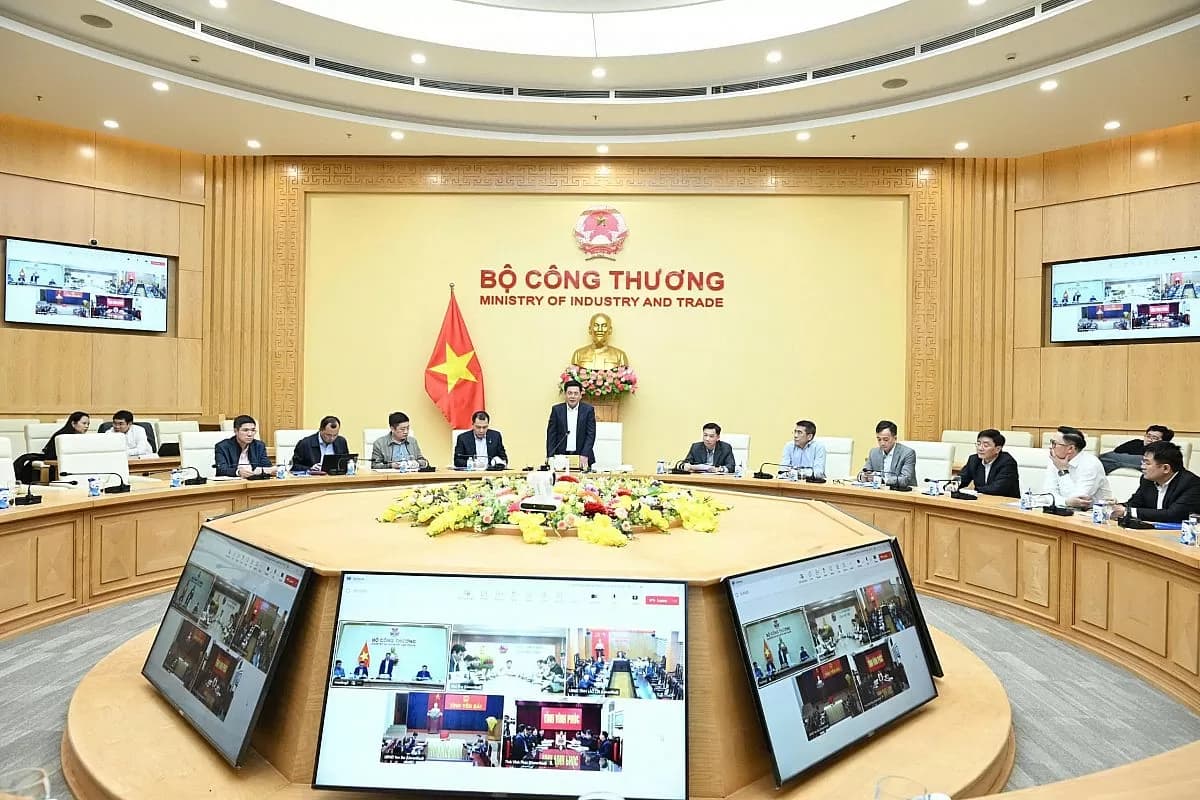 lay-su-hai-long-cua-nguoi-dan-doanh-nghiep-lam-thuoc-do-thanh-cong-cua-bo-cong-thuong