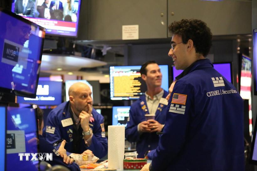 Chứng khoán Mỹ: S&P 500 và Nasdaq chốt phiên cao kỷ lục