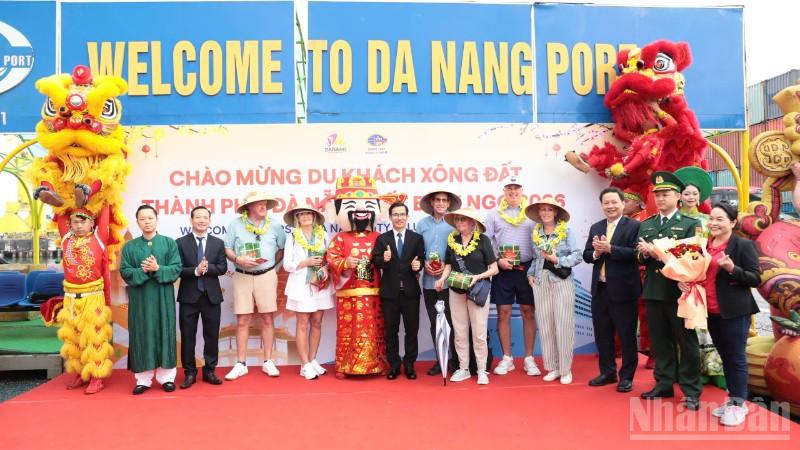 Đà Nẵng đón hơn 1.000 du khách tàu biển “xông đất” sáng mùng 3 Tết Bính Ngọ năm 2026