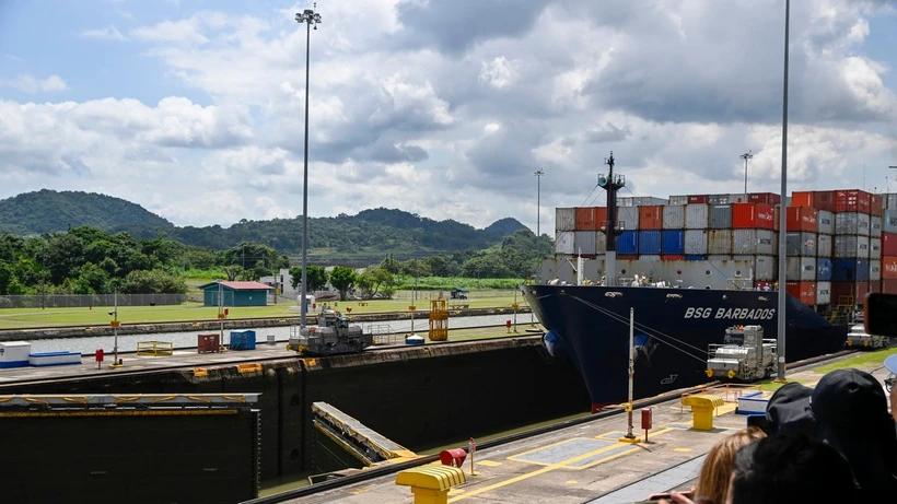 tau-cua-chinh-phu-my-duoc-mien-phi-khi-di-chuyen-qua-kenh-dao-panama