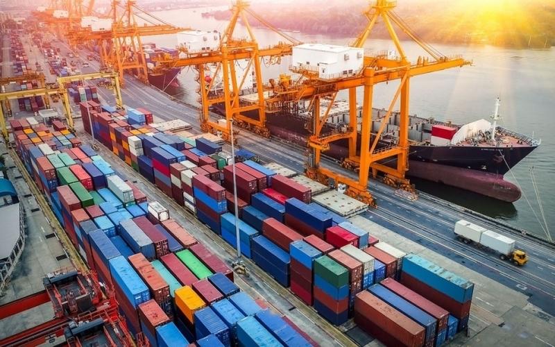 Xuất khẩu vững đà tăng trưởng, xuất siêu hơn 13 tỷ USD
