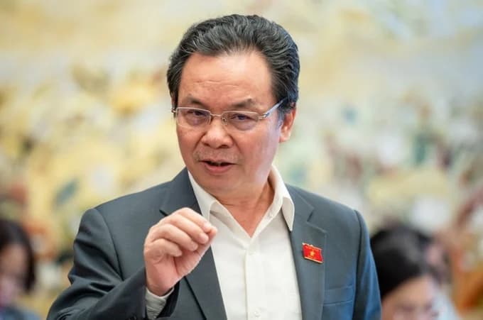 Giá xăng dầu tăng, tính chuyện giảm thuế, dùng ngân sách hỗ trợ